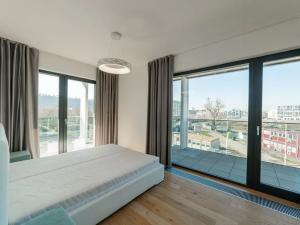 Pronájem bytu 2+kk, Praha - Karlín, Sokolova, 60 m2