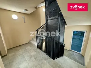 Pronájem kanceláře, Zlín, Nad Stráněmi, 72 m2