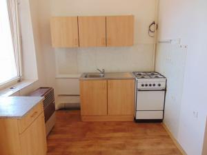 Pronájem bytu 1+1, Praha - Karlín, Sokolovská, 40 m2