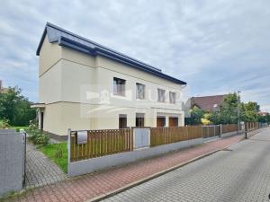 Pronájem rodinného domu, Praha, V dolinách, 205 m2