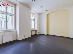 Pronájem obchodního prostoru, Praha - Staré Město, Staroměstské náměstí, 350 m2