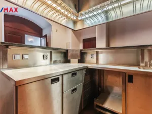 Pronájem obchodního prostoru, Praha - Staré Město, Staroměstské náměstí, 350 m2