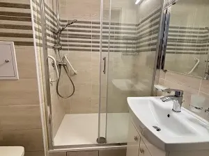 Pronájem bytu 2+kk, Liberec, Hrdinů, 42 m2