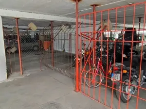 Pronájem garážového stání, Praha - Střížkov, Lovosická, 18 m2