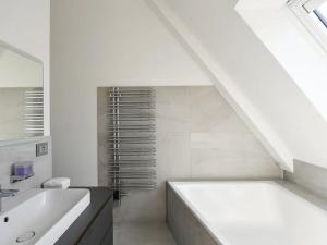 Prodej bytu 2+1, Praha, Valentinská, 98 m2