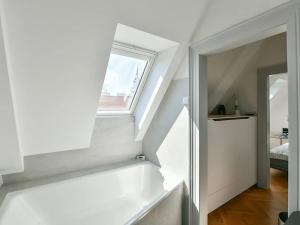 Prodej bytu 2+1, Praha, Valentinská, 98 m2