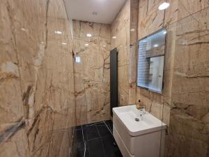 Prodej bytu 2+kk, Praha - Malá Strana, Hellichova, 57 m2