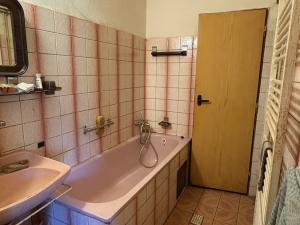 Prodej podílu 3/4 rodinného domu, Žihobce, 85 m2