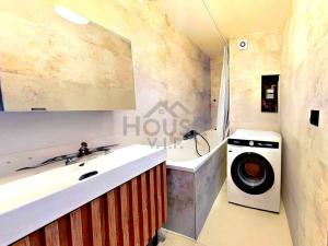 Prodej bytu 3+kk, Praha - Karlín, Nekvasilova, 55 m2