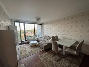 Pronájem bytu 2+kk, Praha, Jeremiášova, 52 m2