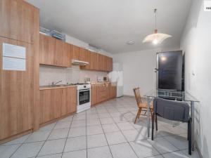 Prodej činžovního domu, Zlín - Louky, Růžová, 600 m2