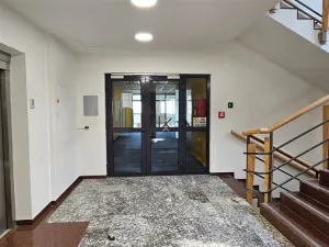 Pronájem kanceláře, Nupaky, okres praha-východ, 555 m2