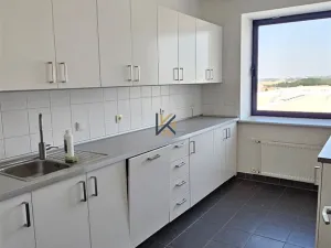 Pronájem kanceláře, Nupaky, okres praha-východ, 555 m2