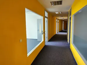 Pronájem kanceláře, Nupaky, okres praha-východ, 555 m2