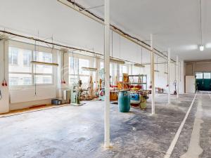 Prodej skladu, Luby, 1700 m2