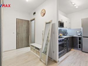 Prodej bytu 3+1, Karlovy Vary - Rybáře, Chomutovská, 60 m2