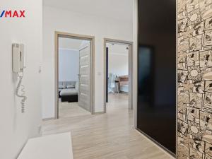 Prodej bytu 3+1, Karlovy Vary - Rybáře, Chomutovská, 60 m2