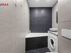 Prodej bytu 3+1, Karlovy Vary - Rybáře, Chomutovská, 60 m2