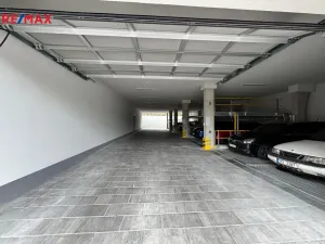 Pronájem garážového stání, Praha - Libeň, Primátorská, 2590 m2