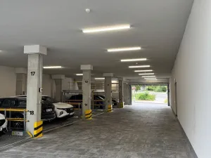 Pronájem garážového stání, Praha - Libeň, Primátorská, 2590 m2