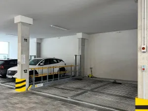 Pronájem garážového stání, Praha - Libeň, Primátorská, 2590 m2