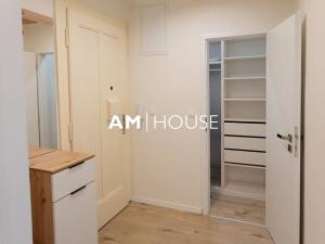 Pronájem bytu 2+kk, Praha - Holešovice, Osadní, 62 m2