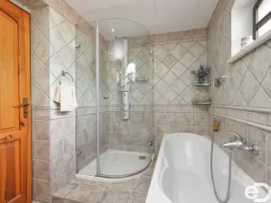 Prodej rodinného domu, Úpice - Radeč, 250 m2