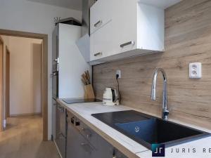 Prodej bytu 2+1, Praha - Kamýk, Zárubova, 61 m2