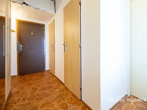 Pronájem bytu 2+kk, Praha - Černý Most, Doležalova, 45 m2