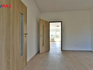 Pronájem bytu 3+1, Hradec Králové - Slezské Předměstí, třída SNP, 67 m2