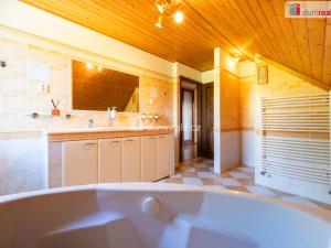 Prodej rodinného domu, Borovany, Vodárenská, 249 m2