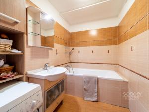 Prodej bytu 4+1, Praha - Horní Počernice, V javorech, 107 m2