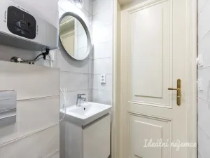 Pronájem bytu 1+kk, Praha - Vršovice, Černomořská, 18 m2