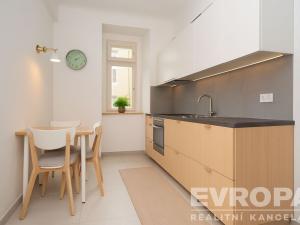 Prodej bytu 2+1, Praha - Holešovice, Schnirchova, 60 m2