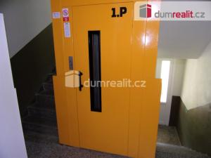 Pronájem bytu 2+1, Karlovy Vary, Charkovská, 48 m2