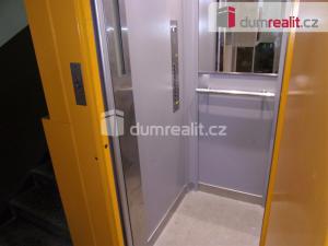 Pronájem bytu 2+1, Karlovy Vary, Charkovská, 48 m2