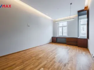 Pronájem kanceláře, Praha - Staré Město, Staroměstské náměstí, 195 m2