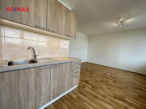Pronájem bytu 1+kk, Kladno, Benešovská, 39 m2