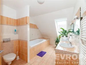 Prodej rodinného domu, Solnice, Nad Farou, 303 m2