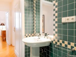 Pronájem bytu 3+1, Praha - Nové Město, Odborů, 102 m2