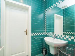 Pronájem bytu 3+1, Praha - Nové Město, Odborů, 102 m2