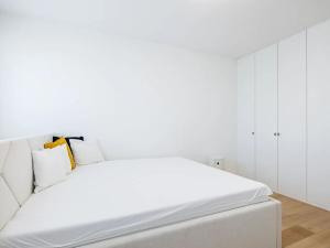 Pronájem vily, Praha - Horní Měcholupy, U Golfu, 248 m2