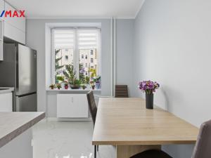 Prodej bytu 2+1, Karlovy Vary, K. Čapka, 57 m2