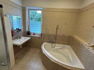 Prodej rodinného domu, Karlovy Vary, Motýlí, 246 m2
