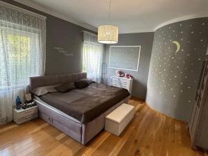 Prodej rodinného domu, Karlovy Vary, Motýlí, 246 m2