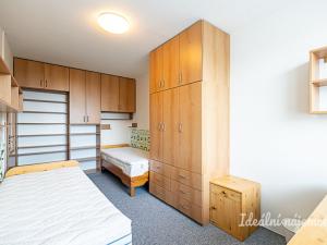 Pronájem bytu 3+1, Praha - Horní Měcholupy, Livornská, 72 m2