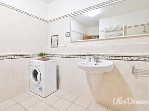 Prodej bytu 2+kk, Praha - Motol, Jeřabinová, 63 m2