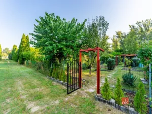 Prodej zahrady, Rybitví, 185 m2