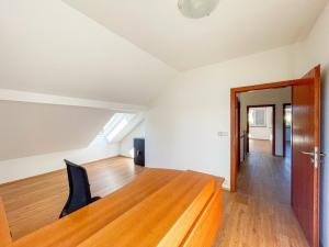 Pronájem rodinného domu, Statenice, 280 m2
