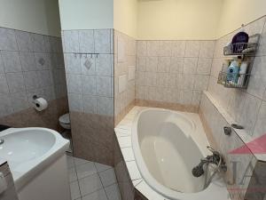 Prodej bytu 2+kk, Praha - Miškovice, Na Kačence, 52 m2